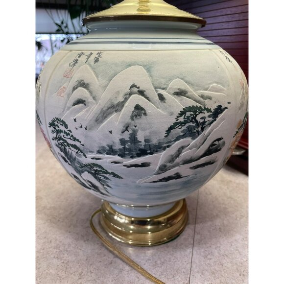 Vintage Hand-Painted Porcelain Table Lamp With Oriental Landscape Design & Brass - Picture 6 of 10